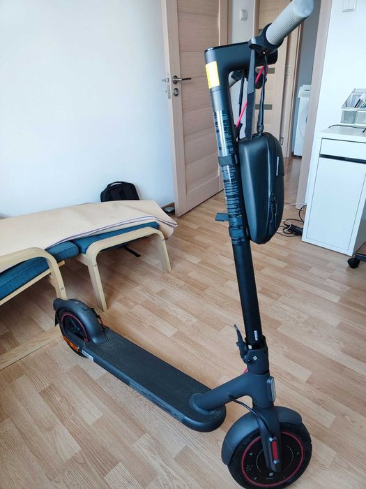 Trotineta electrica Xiaomi Scooter 4 Pro, utilizata un pic