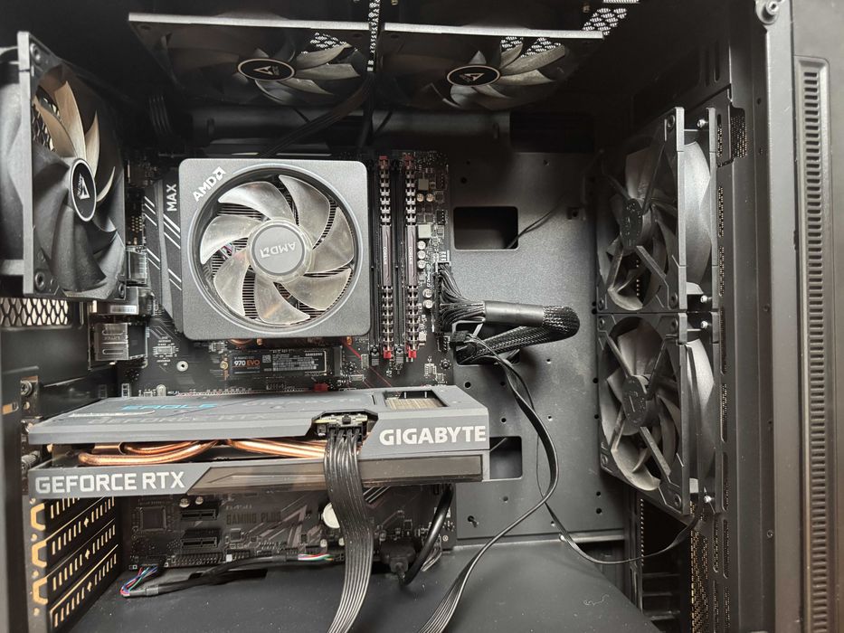 PC desktop gaming editare Ryzen 7 3700X / RTX 3060 12GB / 16GB RAM / SSD NVMe 512