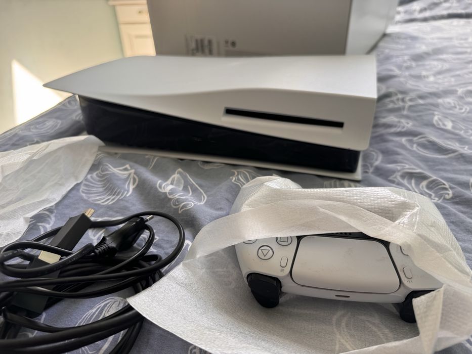 PS5 825GB Disk Version – ТОП състояние, пълен комплект, готова за игра