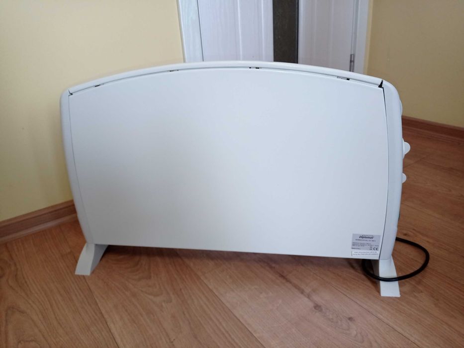 Конвектор Diplomat DPL-CH7009