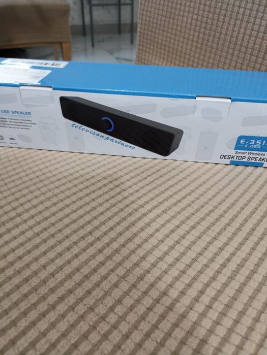 Чиста нова идеално за слушане на музика има хубав звук