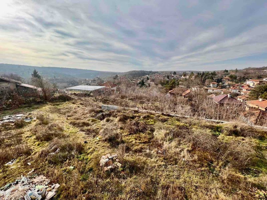 Двуетажна къща в село Писанец