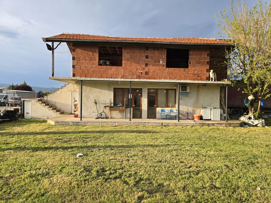 Продавам парцел с лице на Е 79