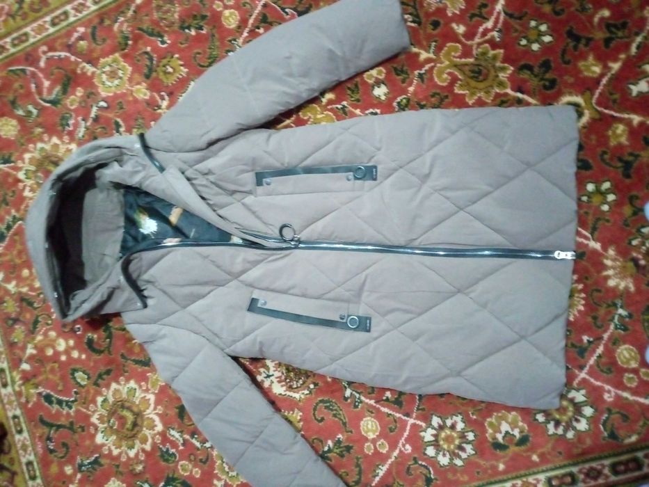 Продам женскую куртку