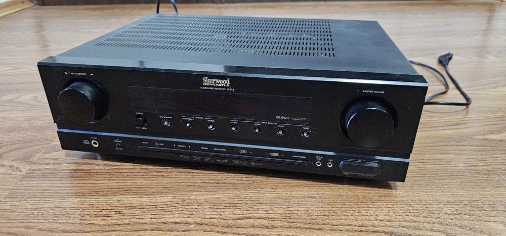 Statie receiver amplificator Sherwood Newcastle audio-video R-772