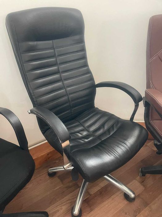 Продам стулья офисные б/у