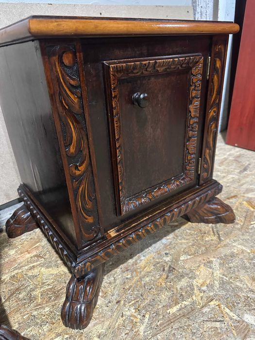 2 buc Noptiera Vintage din lemn Stil Neo Baroc cu elemente sculptate