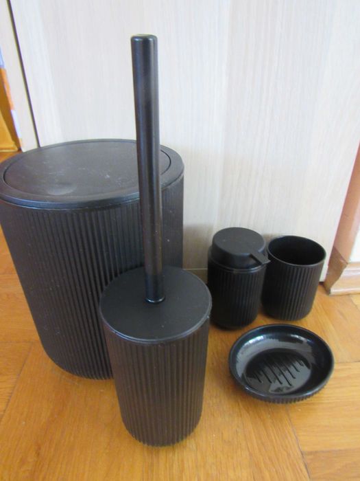 Комплект за баня от 5 части ,черен