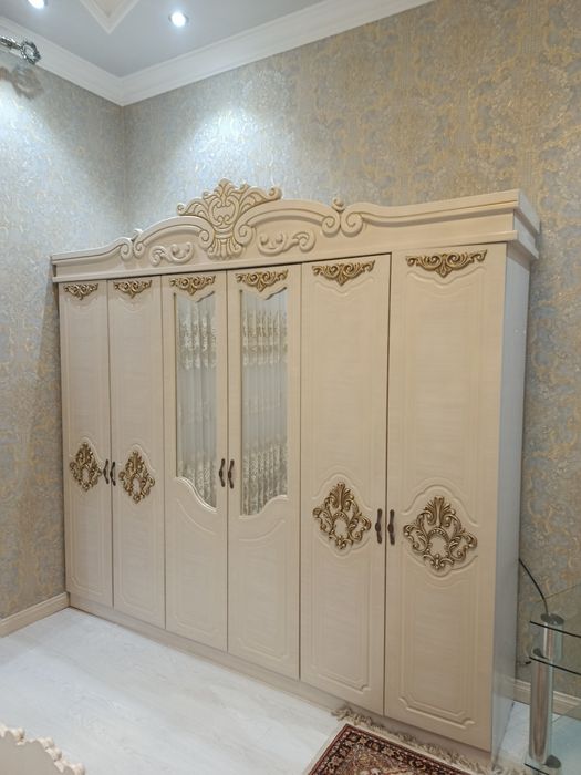 Спальни комплект сотилади