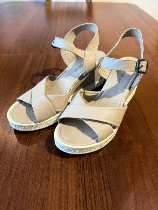 Нови сандали естествена кожа платформа номер 37 летни бежови