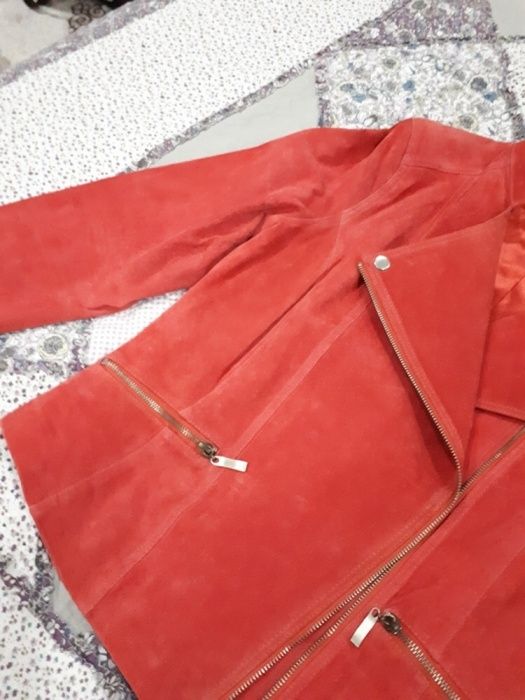 Женская кожаная куртка продается