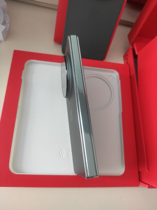 Продам OnePlus Open 20/512gb.