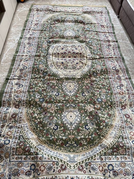 Ковёр в хорошем состоянии