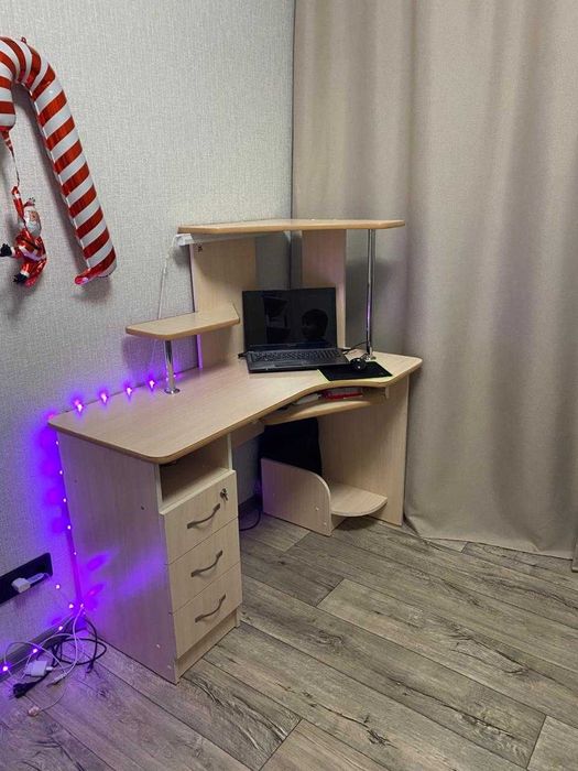 Продам компьютерный стол