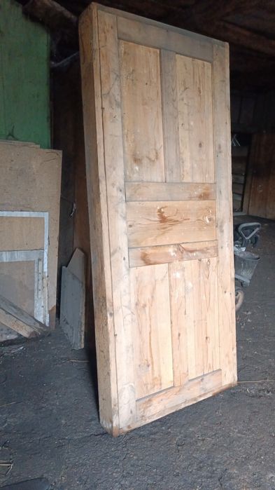Продам Дверь деревянная новая