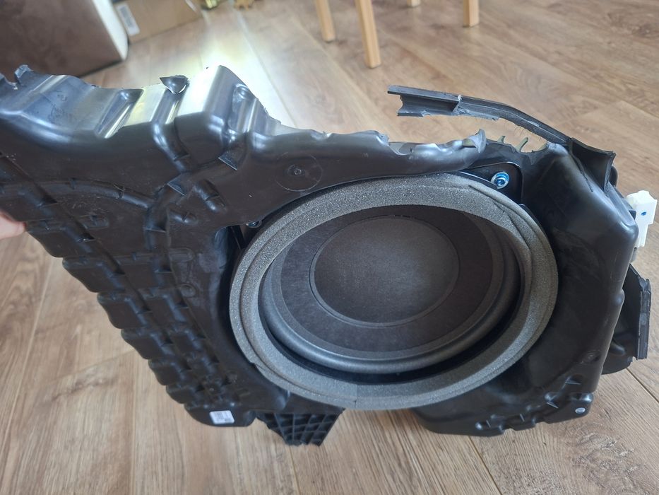 Оригинален събуфер Harman Kardon от Subaru Outback