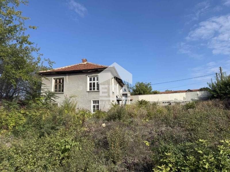 Двуетажна къща в  село Бодрово