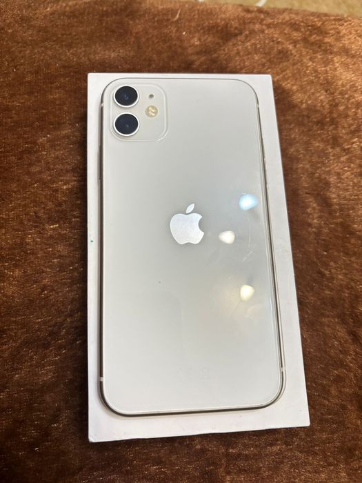 Продам айфон 11 на 64гб