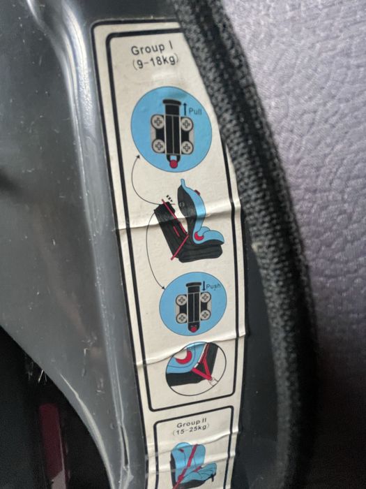 Продавам запазено детско столче за автомобил, марка Bertoni