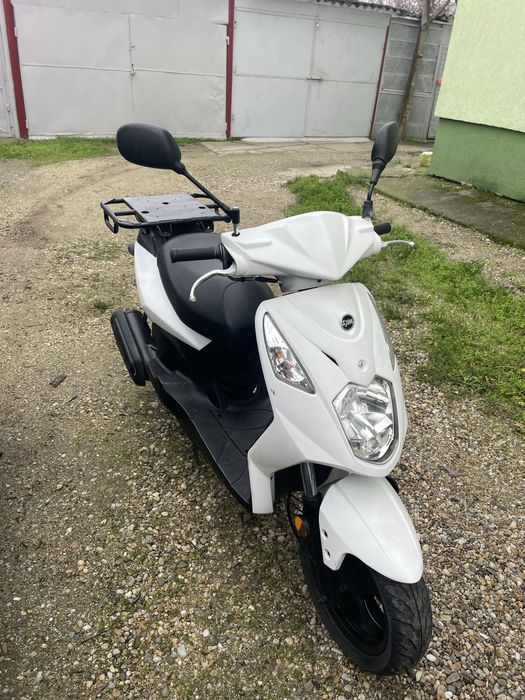 Inchiere scutere  Rent scooter