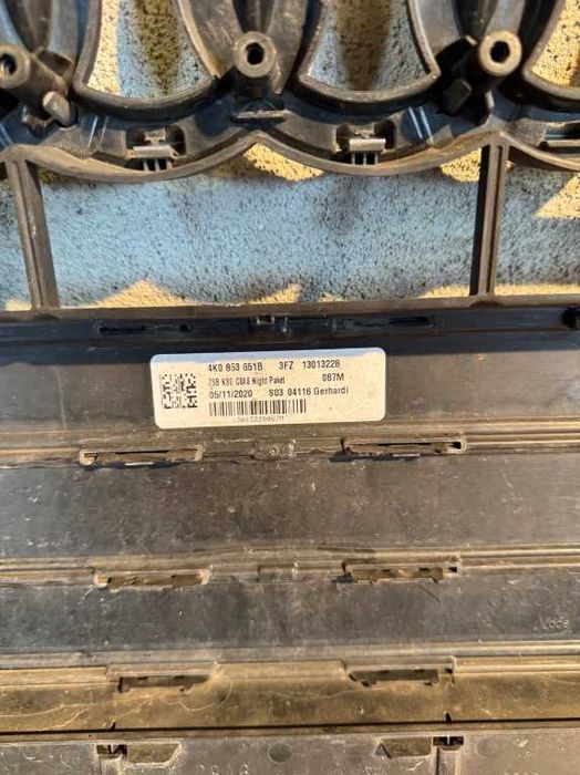 Grila fata Audi A6 C8 2018+ cu gauri senzori cod  black edition