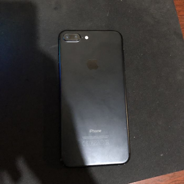 Продаю срочно iphone 7+/ 100% акб