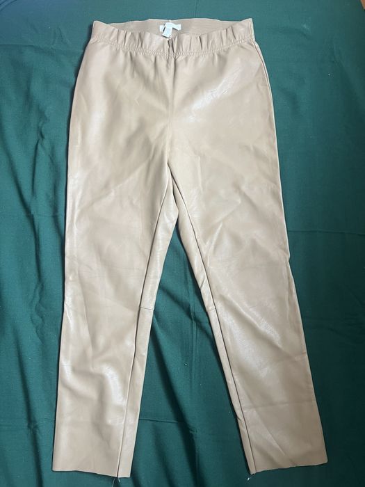 Pantaloni luciosi imitatie piele HM