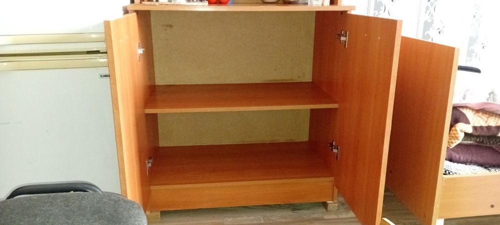 Срочно продам шкаф (сервант)