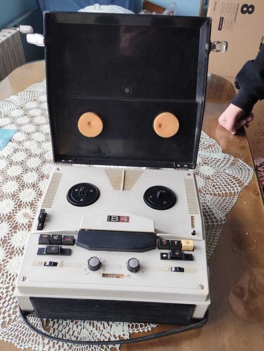 Magnetofon Tesla B4