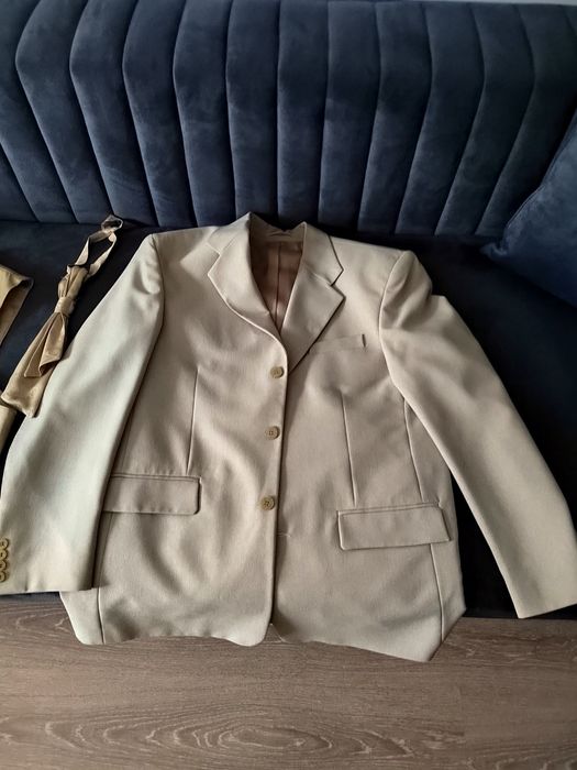 Vând costum 3 piese mărimea 50
