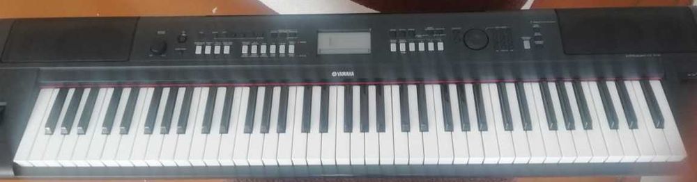 Продаётся синтезатор марки Yamaha Piaggero