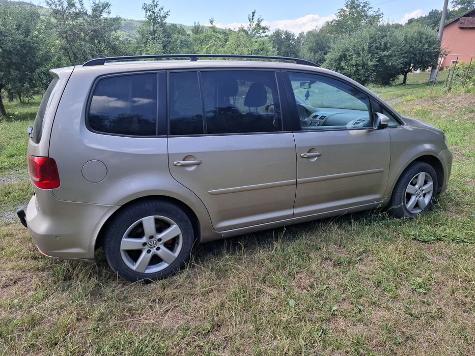 Vând vw Touran 2011