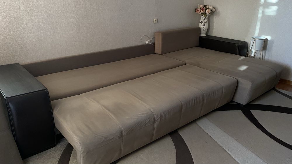 Диван угловой с оттоманкой