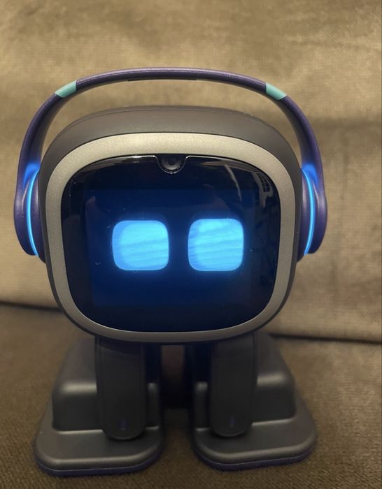 Robot Emo Go Home , desktop AI pet