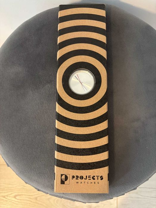 Американски ръчен дизайнерски часовник