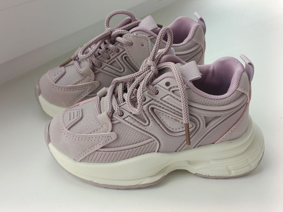 Новые кроссовки для девочки