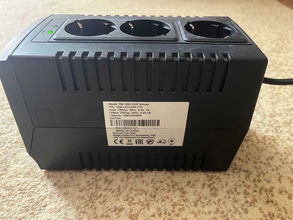 Stabilizator de tensiune Mustek PM 1000 AVR