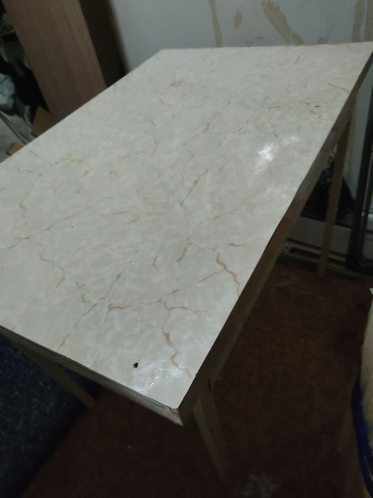 Стол и мебел разобранный