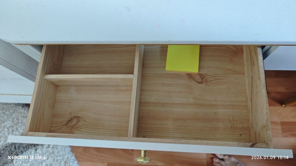 Столик для макияжа