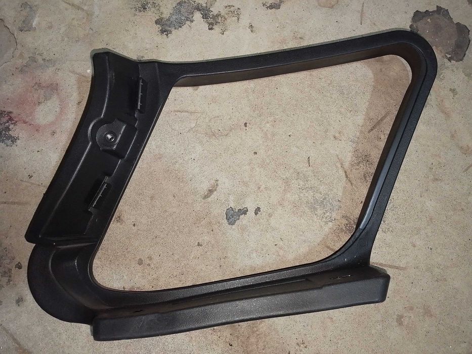 Kreslo qo'l qo'yadigani sotiladi.Narxi 200 ming so'm.