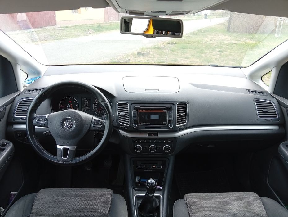 Vând Volskwagen Sharan recent adus