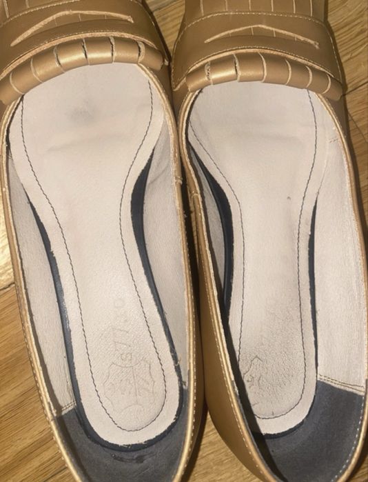 Balerini aurii din piele