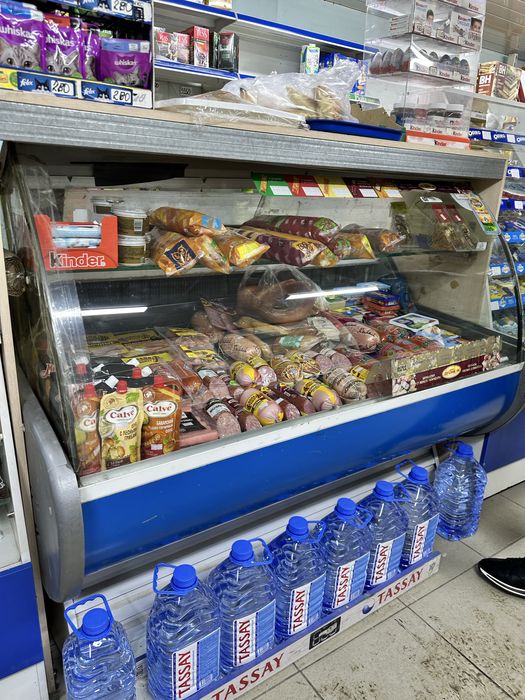 Продается витринный холодильник