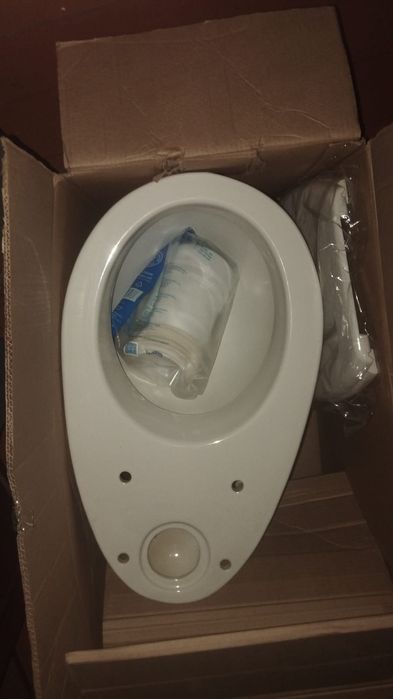 Продам срочно новый унитаз