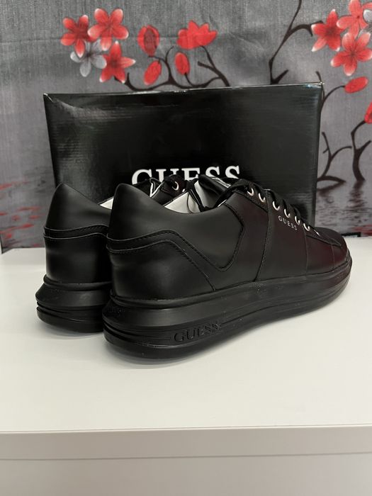 Обувки Guess VIBO