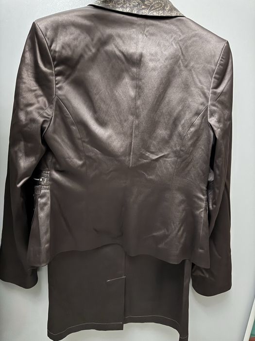 Продам женский костюм .