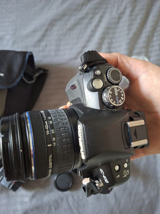 Aparat de fotografiat profesional folosit o sigură data  ,Olympus   E-410 . Mai multe detalii la  telefon )
