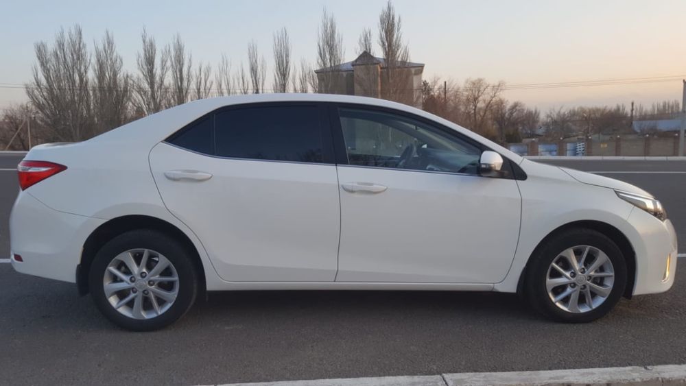 Тойота Королла 2015