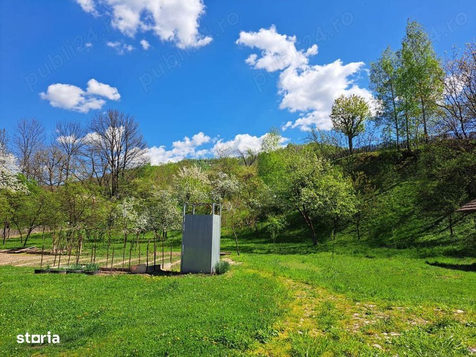 Casă cu teren spațios, zona turistica