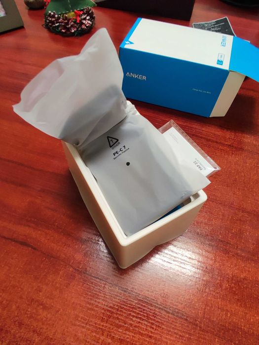 Anker 313 A2524 Wireless Power Bank безжично зарядно за телефон NEW стенд стоящо зарядно